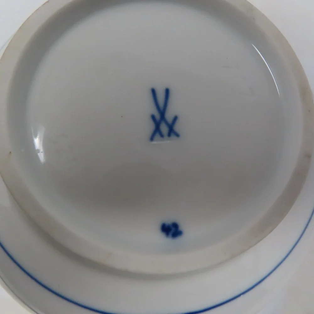 Meissen Blue Onion Porcelain Pitcher‎ Scalloped Rim Crossed Swords German